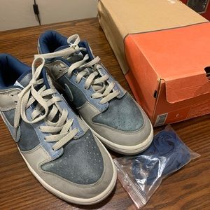 Mens size 9 Nike dunk low (LTD) sneakers